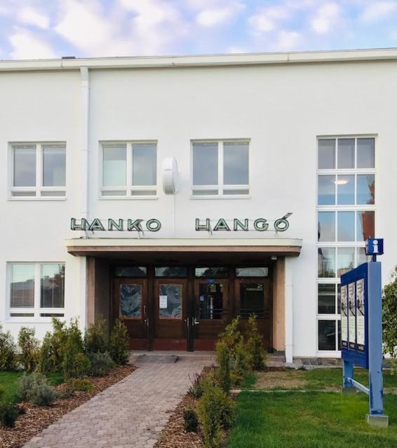 Hangon Asema 2 - Lemmikit Sallittu Aparthotel Hanko Exterior photo